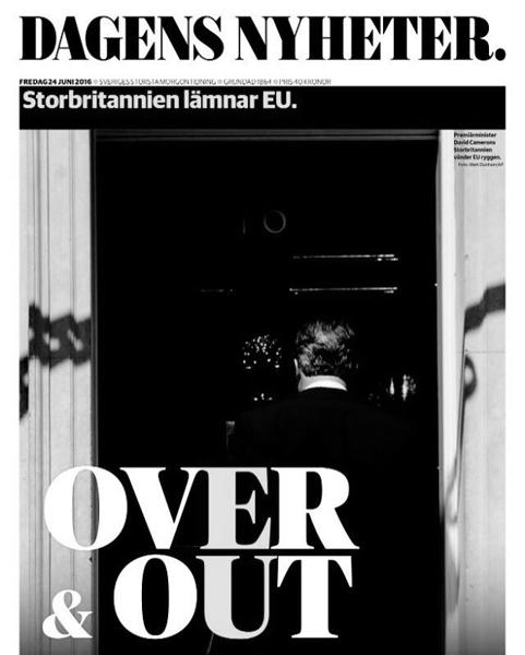 Заголовок на центральной полосе шведского издания Dagens Nyheter, посвященной возможному выходу Великобритании из ЕС, можно перевести как «над» и «вне» 