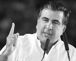 Саакашвили уж точно нельзя отказать в определенной харизме (фото: David Mdzinarishvili/Reuters)