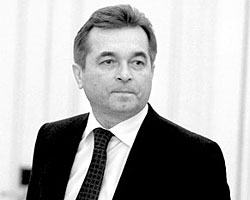 Евгений Школов уверен: не будет наличности – не будет взяток