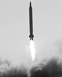 Испытания ракеты дальнего радиуса действия (Фото: ИТАР-ТАСС)