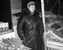 Галина Павлова, продавец овощей и фруктов: «Я не верю, что мы сможем что-то изменить» (Фото: Денис Нижегородцев)