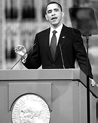 Интересно, пробежал ли холодок по коже членов Нобелевского комитета, когда Обама завершил свою речь? (фото: Reuters)