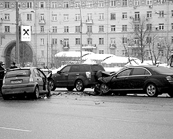 ДТП на Ленинском проспекте произошло около 8 часов утра 25 февраля (фото: РИА «Новости»)