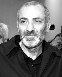 Мы все читали про мужчину из Северной Осетии, у которого в авиационной катастрофе погибла семья (фото: ИТАР-ТАСС) Мы все читали про мужчину из Северной Осетии, у которого в авиационной катастрофе погибла семья (фото: ИТАР-ТАСС)