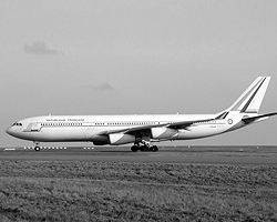 Airbus A340-200 F-RAJB закреплен за руководством Франции. Нажмите, чтобы увеличить (фото:airlines.net)