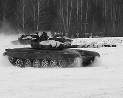 Северокорейский танк во время марш броска (нажмите, чтобы увеличить; фото: alternatehistory.com)