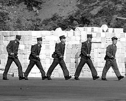 Северокорейские солдаты (нажмите, чтобы увеличить; фото: Reuters)