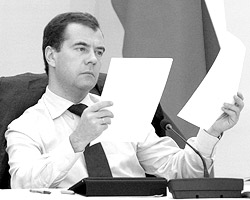 Опыт президентства Медведева очень показателен. Он уже сменил добрых 30% глав регионов России (фото: ИТАР-ТАСС)