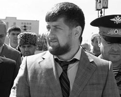Кадыров, как лев, бросается защищать своих, а губернатор среднерусской области будет только глазами хлопать и думать: «Что скажет Москва?!» (фото: chechnya.gov.ru) Кадыров, как лев, бросается защищать своих, а губернатор среднерусской области будет только глазами хлопать и думать: «Что скажет Москва?!» (фото: chechnya.gov.ru)