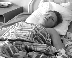 Анна Дронова в больничной палате (фото: пользователя vipoffset с сайта youtube.com)