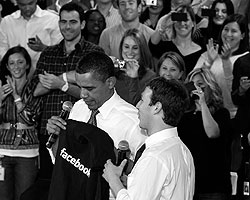 Обама на встрече с сотрудниками Facebook 20 апреля (фото: Reuters)