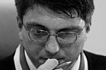 Присутствовавшие на заседании жаловались, что в зале «душегубка». На фото - покрытый потом судья Родион Киреев Присутствовавшие на заседании жаловались, что в зале «душегубка». На фото - покрытый потом судья Родион Киреев