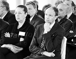 По собственному признанию, задать острые вопросы Захара Прилепина (крайний справа во втором ряду) подвигло присутствие Сергея Степашина (фото: premier.gov.ru)