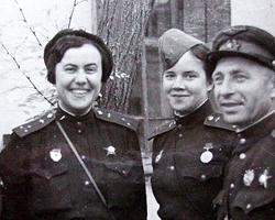 Ирина Ракобольская (слева) воевала за свой народ, но не за Сталина(Фото: из семейного архива Ирины Ракобольской)