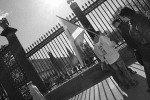 Активисты движения предлагают прохожим заполнить анкету