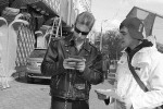 Большинство прохожих соглашались заполнить анкету