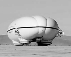 Дирижабль корпорации Lockheed Martin (модель Р-791) в будущем сможет доставлять грузы в труднодоступные места, говорят его разработчики (Фото: кадр выложенного в сети видео)