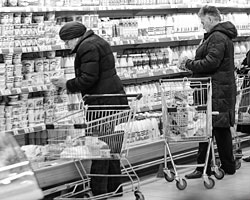 Цены на продовольственные товары уже повысились во втором полугодии 2014 году в среднем на 20 % (фото: Артем Геодакян/ТАСС)