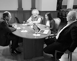 Глава МИД России Сергей Лавров дает интервью российским журналистам(Фото: Илья Питалев/РИА 