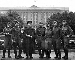 СМЕРШ. Третий слева - Кривобоков (фото: Евгения Крутикова, семейный архив)