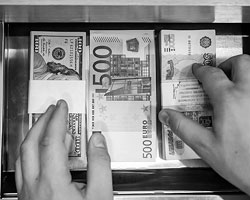 «Плохих» долгов с каждым месяцем становится все больше (Фото: Егор Алеев/ТАСС)