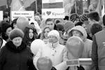 Много людей собралось на праздничные митинги и в Тверской области: поздравили крымчан около 6150 человек, среди которых люди разного возраста – от школьников до пенсионеров  (фото: фото предоставлено организатором акции)
