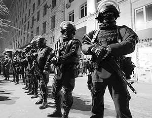 Лишь после того как один из боевиков «Правого сектора» устроил стрельбу и преспокойно скрылся, киевские правоохранители заинтересовались штабом ПС в гостинице «Днепр»