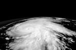 НАСА опубликовало фотографии остатков поставившего новые рекорды по скорости ветра за последнее тысячелетие урагана «Патрисия», потерявшего свою силу в результате столкновения с областью низкого давления над Мексикой