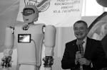 В Центре подготовки космонавтов (ЦПК) им. Юрия Гагарина представили новую антропоморфную систему «Андронавт», которая представляет собой человекоподобного робота, способного распознавать эмоции и оказывать информационную и психологическую поддержку космонавтам