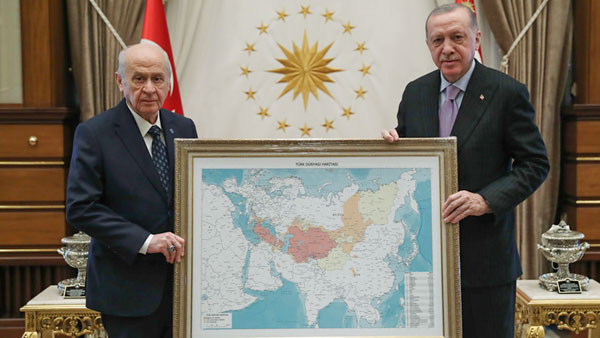 Эрдоган сфотографировался у карты тюркского мира с регионами России