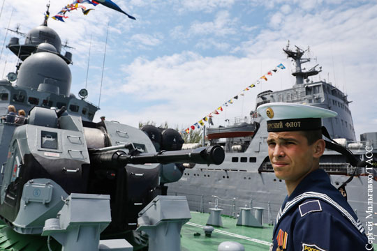 Политика: ВМФ России оказал футболу боевую поддержку