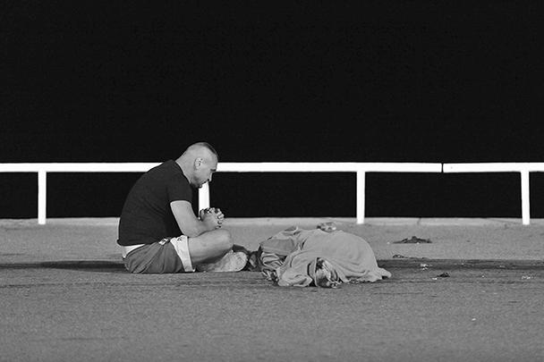 Многие очевидцы страшной трагедии остались на месте, чтобы помочь пострадавшим