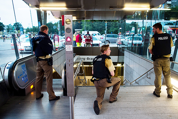 Спецоперация ведется также у станции метро «Мариенплатц». Очевидцы сообщали, что слышали в ее районе стрельбу