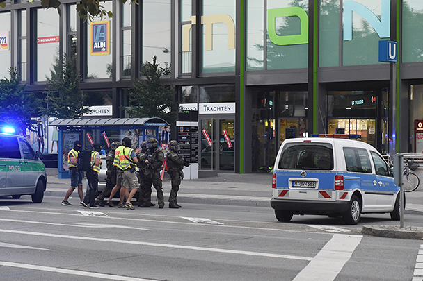 Вероятность того, что нападение на торговый центр было террористической атакой, велика – после недавнего теракта во Франции эксперты предсказывали повторение в других европейских городах