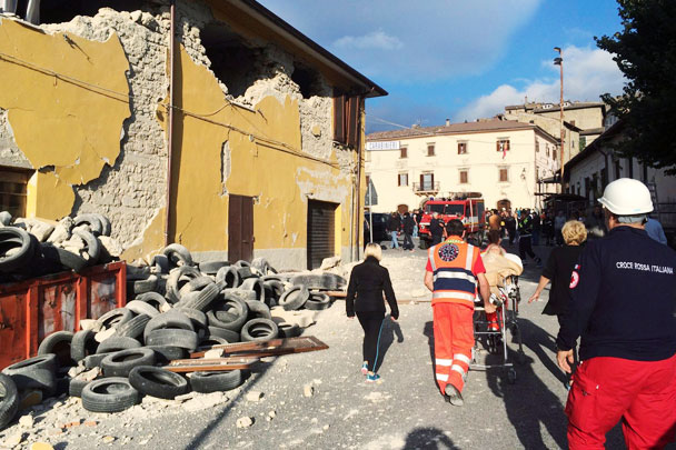 В пострадавшие от землетрясения районы направлена армия