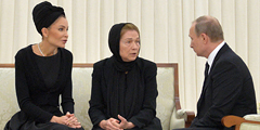 Путин выразил соболезнования Татьяне Каримовой, вдове президента, и его младшей дочери Лоле Каримовой-Тилляевой. Беседа продолжилась без прессы