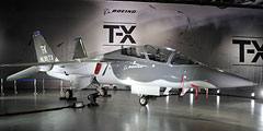 Американская корпорация Boeing представила новый учебно-тренировочный самолет. Его предложат Пентагону на конкурс по программе Т-Х, предусматривающей замену в ВВС учебных самолетов Northrop T-38 
