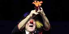 «Солнечный клоун», народный артист СССР Олег Попов скончался на 87-м году жизни в Ростове-на-Дону. Артист до последних дней жизни выступал на цирковой арене – зимой этого года у него начался большой гастрольный тур по России