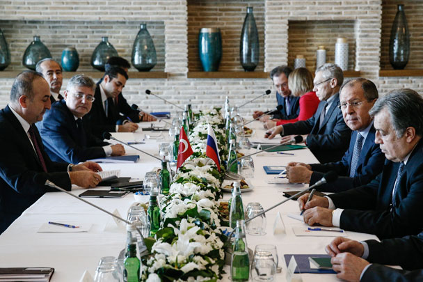 Андрей Карлов (крайний справа) вместе с Сергеем Лавровым во время визита главы МИД РФ в Турцию 1 декабря 2016 года
