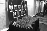 Москвичи принесли цветы к телецентру «Останкино» в память о погибших журналистах Первого канала, НТВ и «Звезды»&#160;(фото: соцсети)