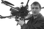 Изобретатель Илья Липин из Перми придумал стреляющего боевого дрона, испытал его, правда, пока только с помощью пейнтбольных шариков&#160;(фото: кадр из видео)