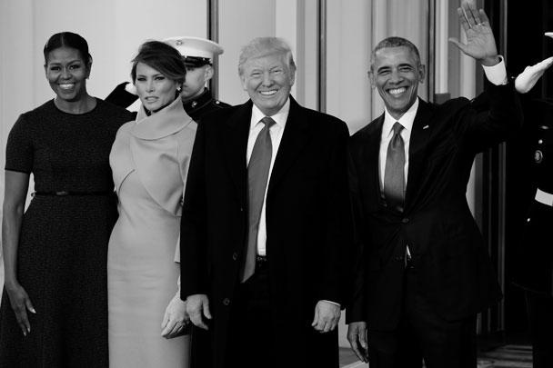 Барак Обама и его жена Мишель позируют вместе с Трампами у входа в Белый дом. После инаугурации супруги Обама заявили, что намерены отдохнуть, а затем заняться развитием президентского центра в Чикаго
