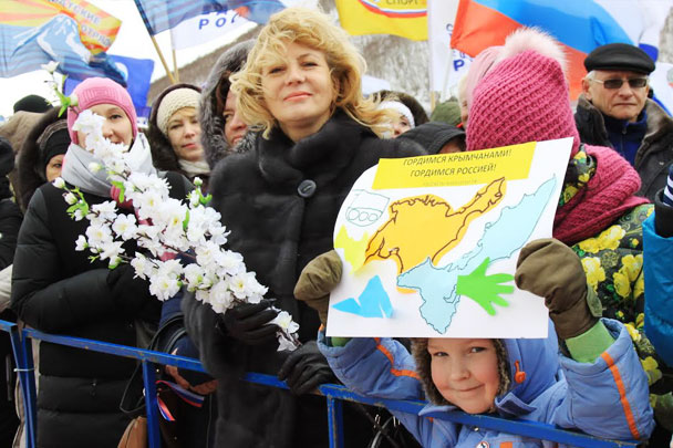 На Камчатке тысячи жителей и гостей краевой столицы пришли к стеле «Город воинской славы»