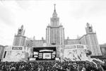 Кульминацией фестиваля «Весна» стал концерт перед главным зданием МГУ с участием эстрадных звезд&#160;(фото: Вячеслав Прокофьев/ТАСС)