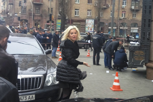 На место преступления прибыла вдова Вороненкова, тоже бывшая депутат Госдумы Мария Максакова