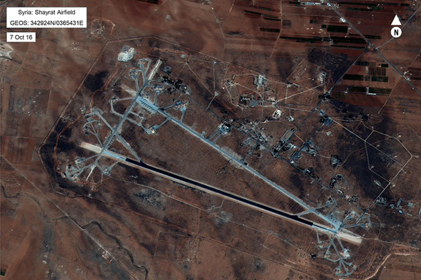 Аэродром Шайрат в Центральной Сирии в ночь на 7 апреля подвергся массированному авиаудару США