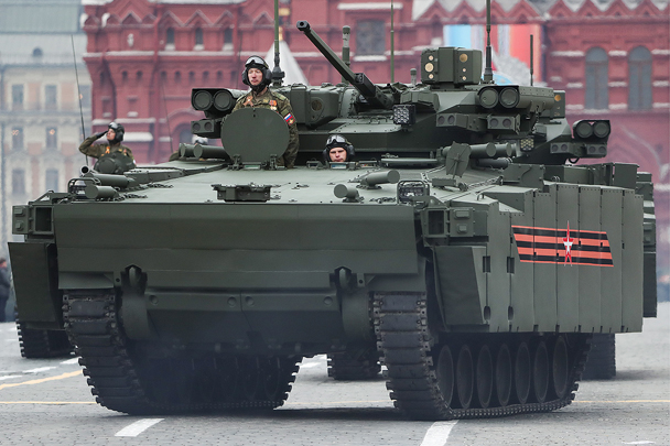 Боевая машина пехоты на гусеничной платформе «Курганец-25» на Красной площади во время парада