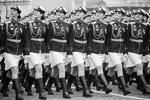 Военнослужащие на Красной площади во время военного парада, посвященного 72-й годовщине Победы в Великой Отечественной войне&#160;(фото: Михаил Метцель/ТАСС)