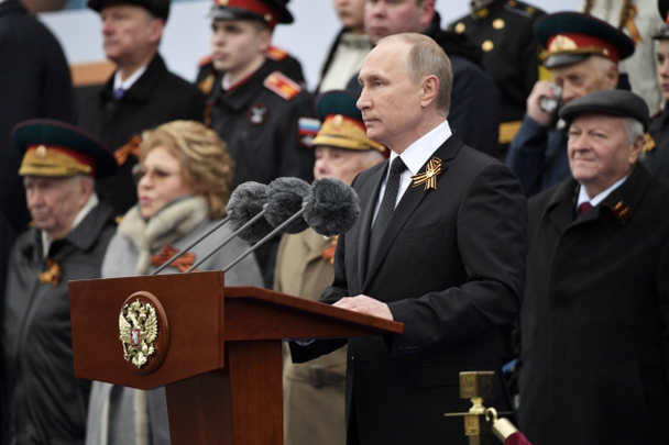 Президент – Верховный главнокомандующий вооруженными силами России Владимир Путин выступал перед началом парада