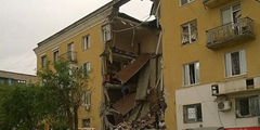 Взрыв газа произошел в жилом доме на Университетском проспекте Волгограда. По предварительным данным, погибли двое, пострадали еще 11 человек. Разрушены 12 квартир. Возгорания после взрыва не произошло, и следствие полагает, что причиной стали ремонтные работы